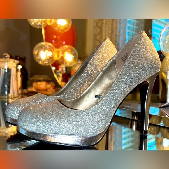 EAST5TH SPARKLY STILETTOS - Picture 1 of 5